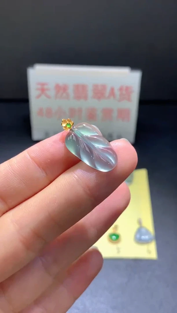 翡翠18K金镶嵌颈饰翡翠吊坠
