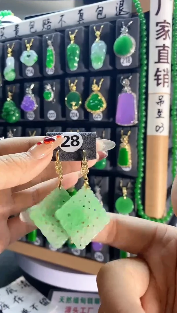 【闪购商品】翡翠颈饰银S925镶嵌28...