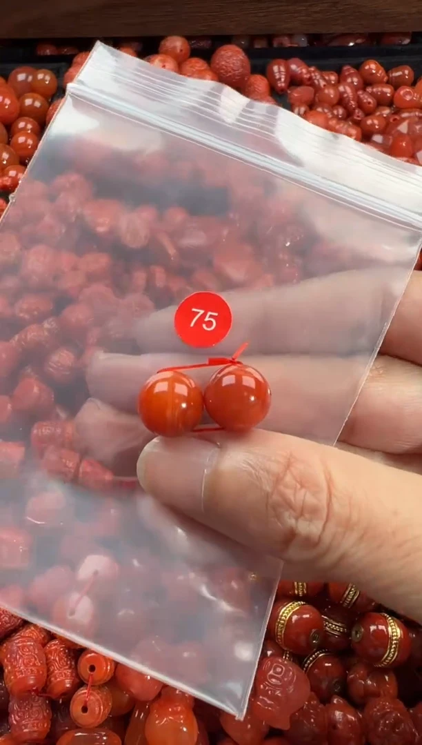 南红玛瑙未镶嵌颈饰1