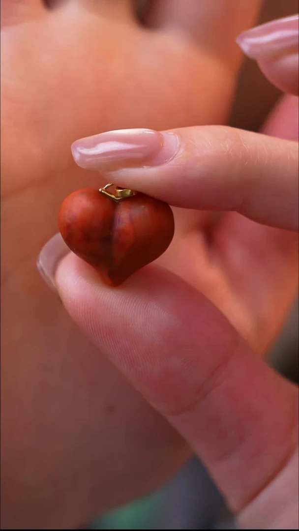 18K金镶嵌姬宝南红玛瑙屁桃+