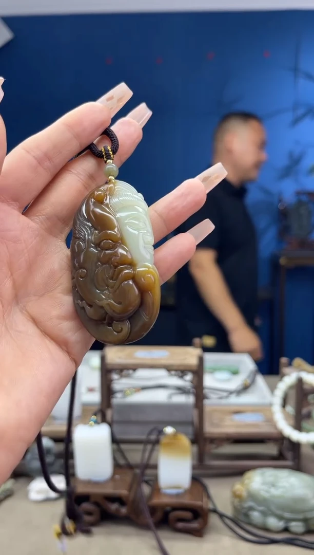 和田玉未镶嵌颈饰1