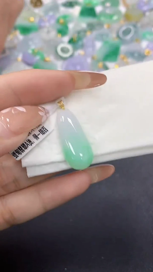 颈饰18K金镶嵌翡翠a货假一赔三支持复检百元上9元证书费自理