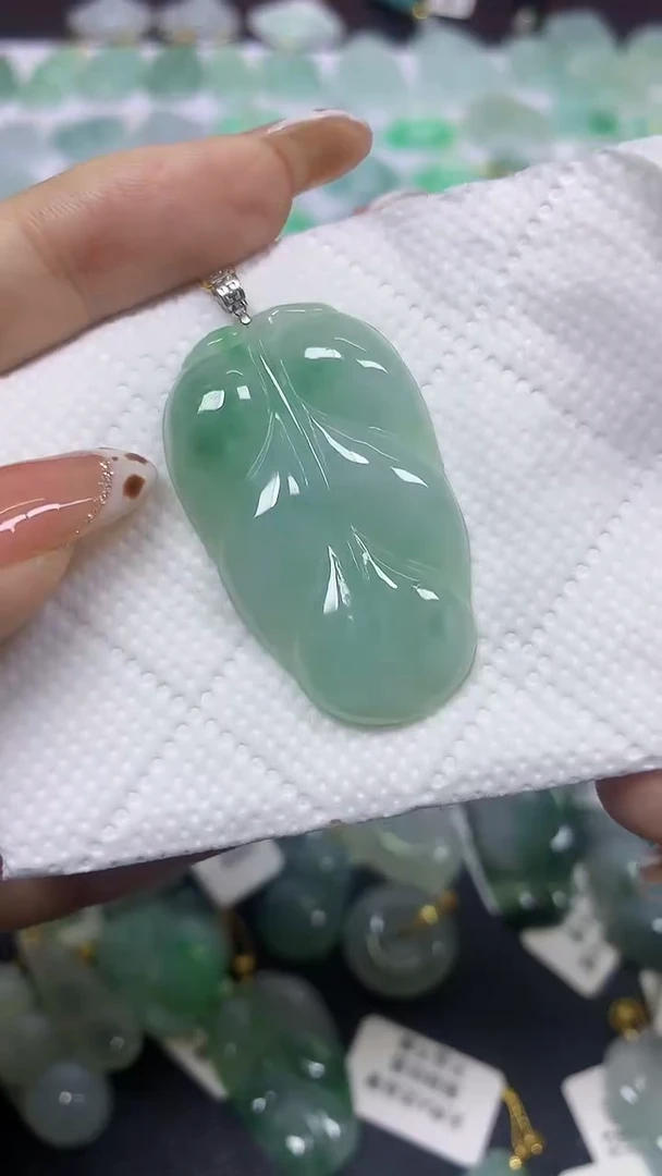 颈饰18K金镶嵌翡翠天然翡翠A货