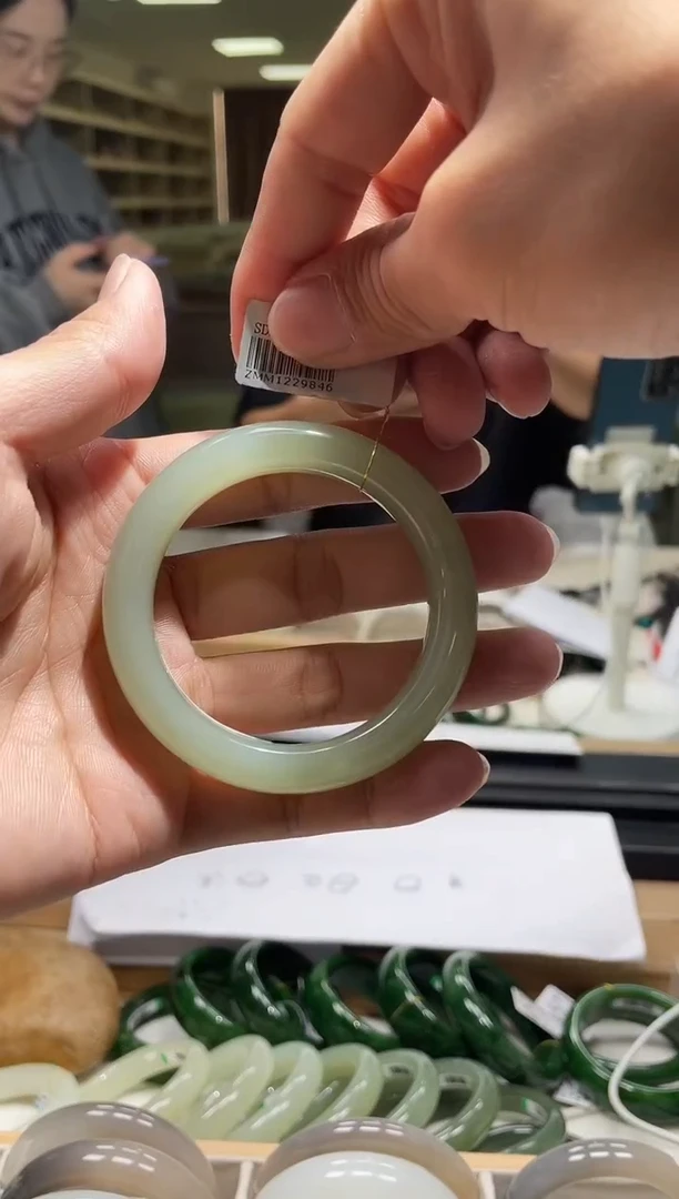 未镶嵌手镯和田玉51-52圈口 9846