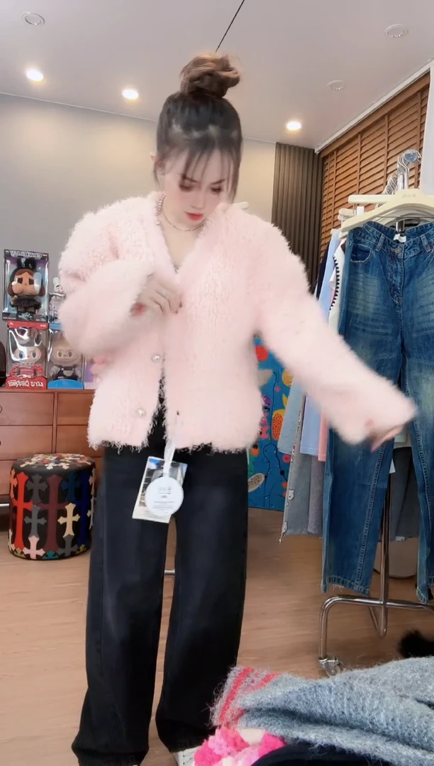 粉色猫毛衣服衣服