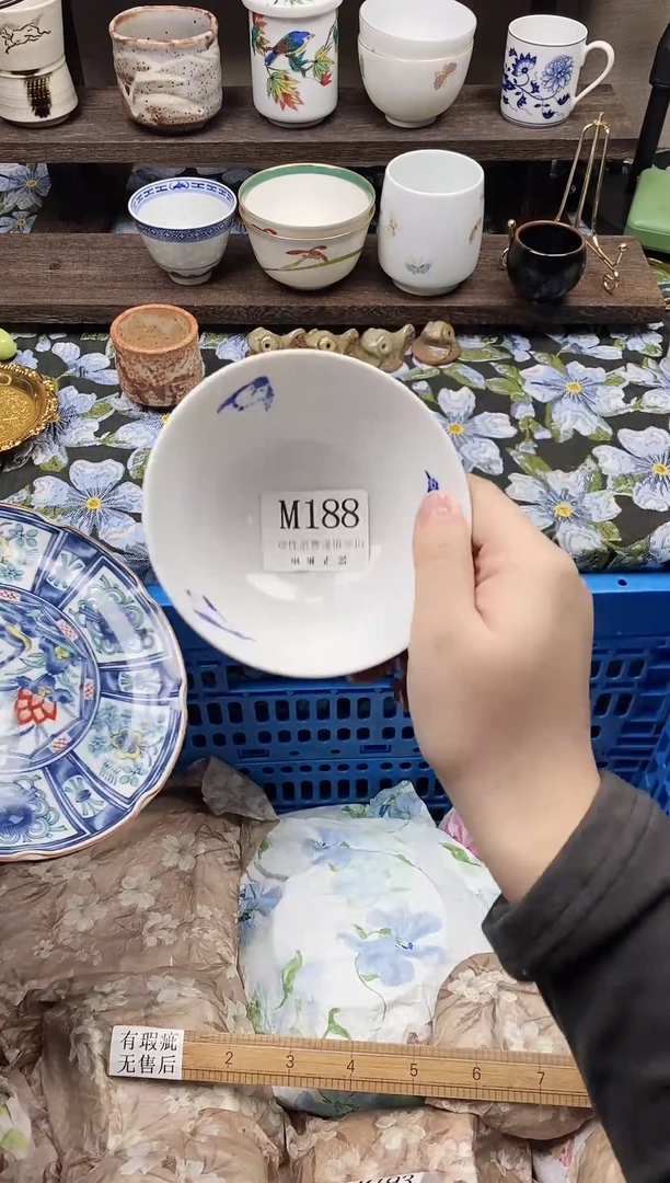 瓷片七*墙                M188