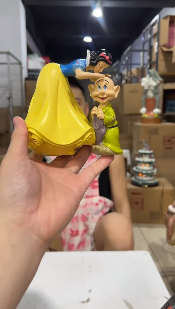 瓷片树脂白雪公主亲吻糊涂蛋摆件