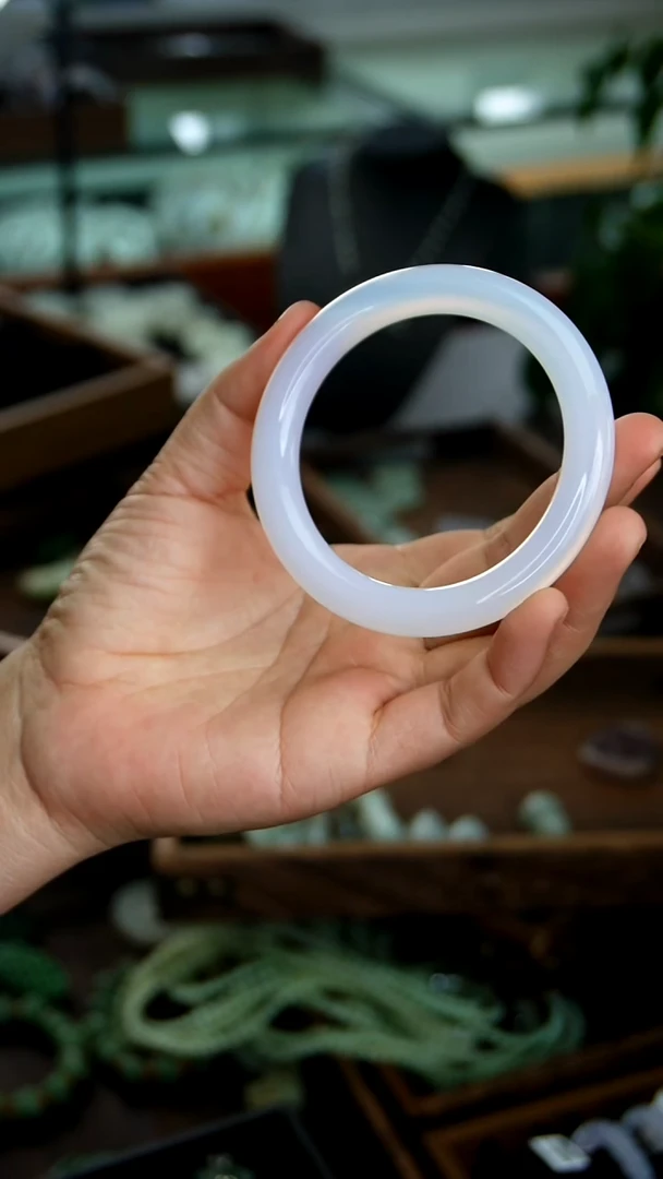 未镶嵌镯子玛瑙/玉髓9.5   59