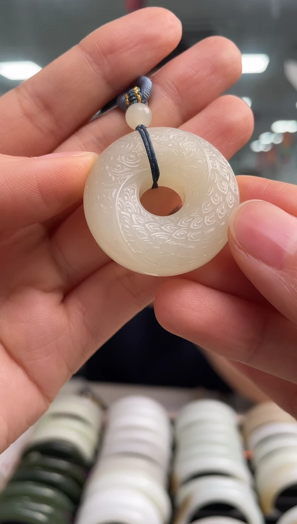 和田玉未镶嵌颈饰龙纹牌吊坠随机发一件