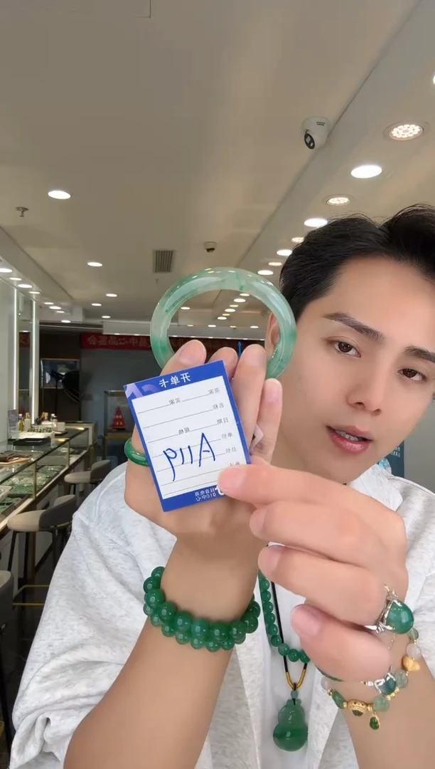 未镶嵌手镯石英质玉（非洲翠）58-59手镯手镯孤品微瑕，介意慎拍