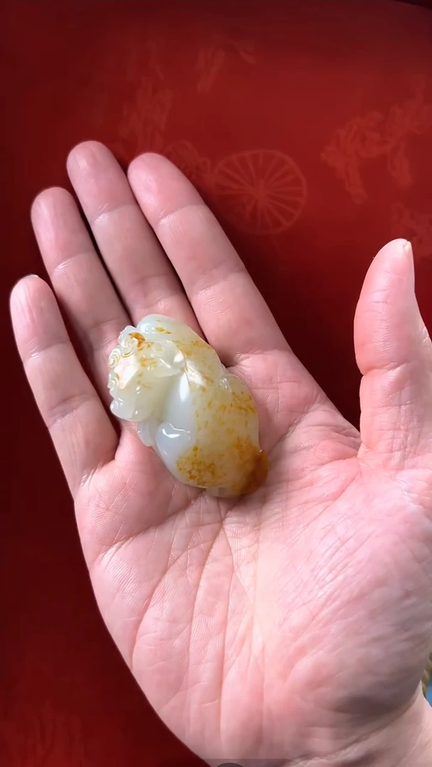 未镶嵌和田玉挂件新疆白玉老熟貔貅