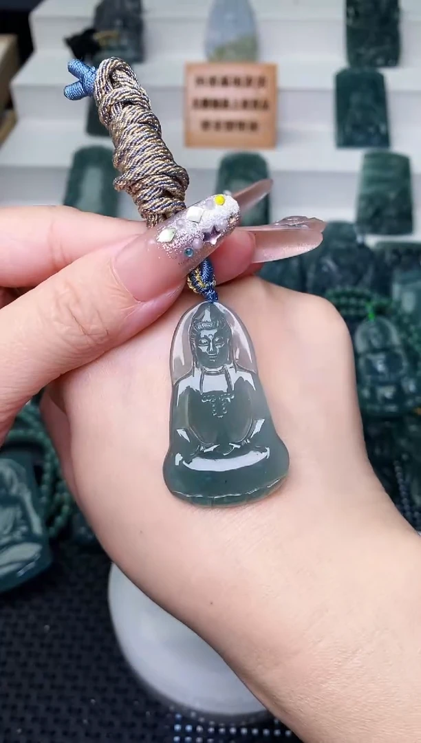 颈饰未镶嵌翡翠