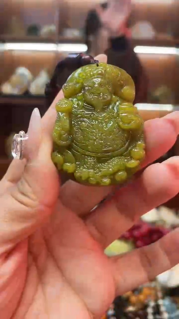 未镶嵌蛇纹石玉吊坠