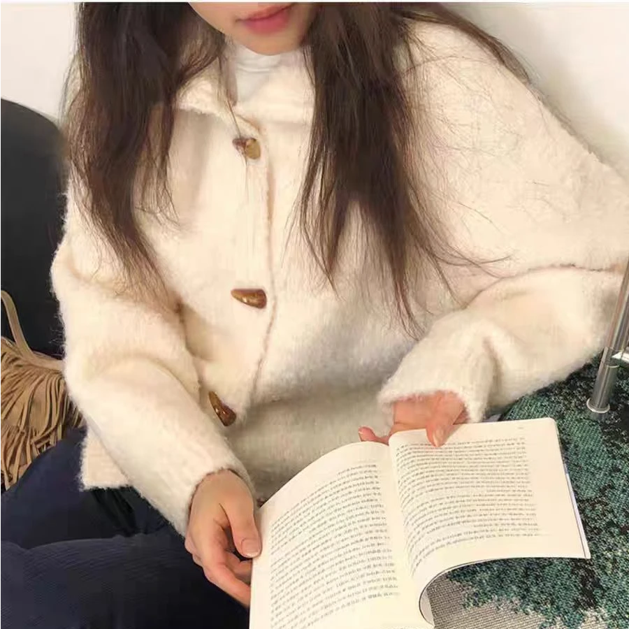 佩佩 秋冬保暖牛角扣小翻领针织开衫外套546