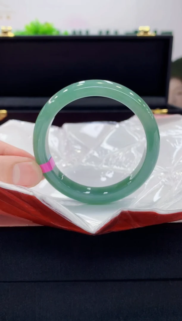 翡翠手镯未镶嵌手镯