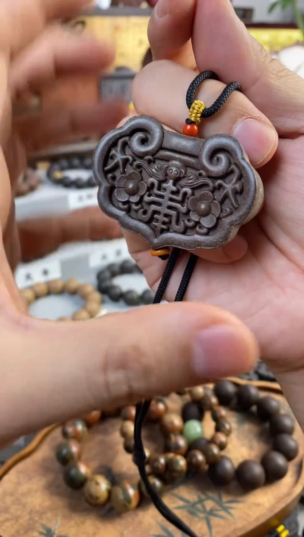 泥塑春宵百媚合香牌