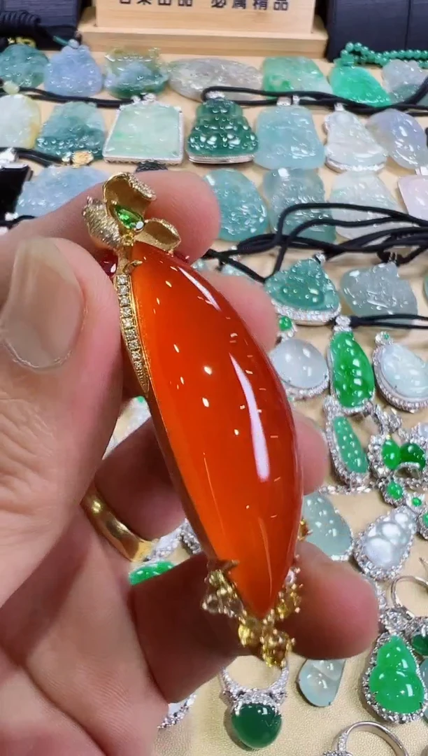 颈饰18K金镶嵌南红玛瑙精品南红吊坠