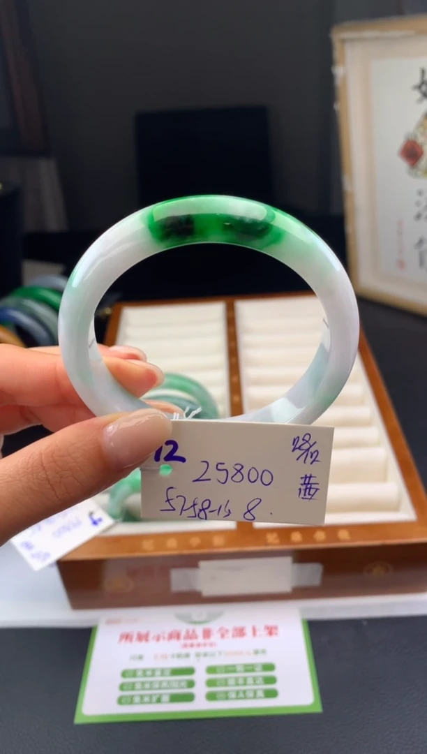 未镶嵌手镯翡翠假一赔三   手镯