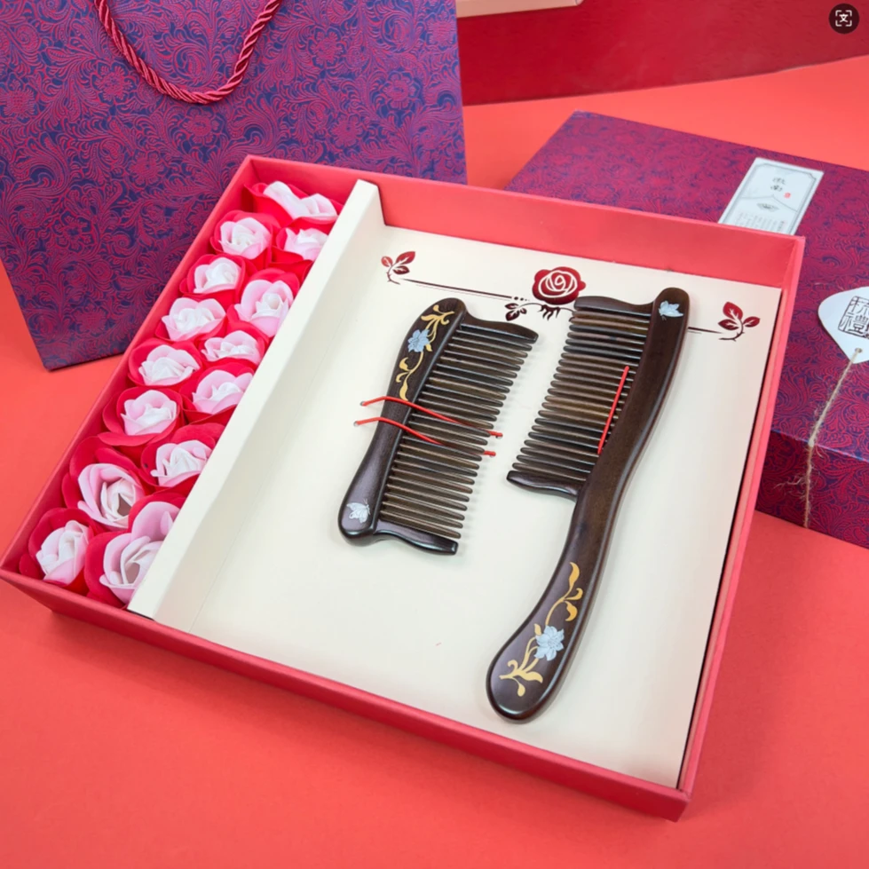 正品檀木礼盒装生日礼物母亲节情人节女士礼物便携折叠木梳子家用
