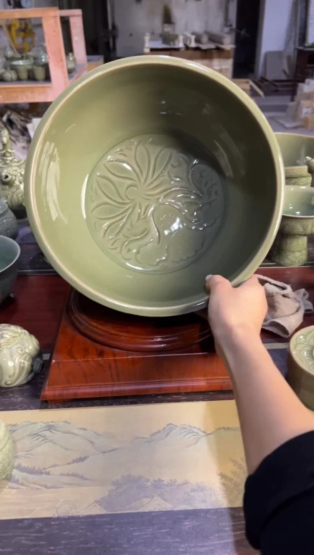 耀州窑缠枝莲纹大面盆（聚宝盆）