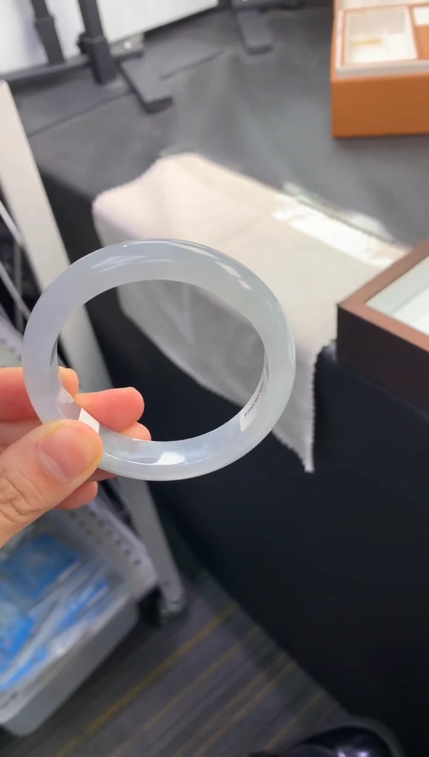 未镶嵌手镯翡翠退货需手镯吊牌标签完好
