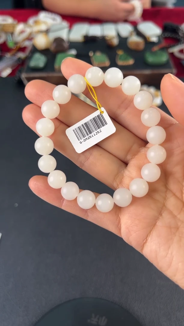 颈饰未镶嵌和田玉手串