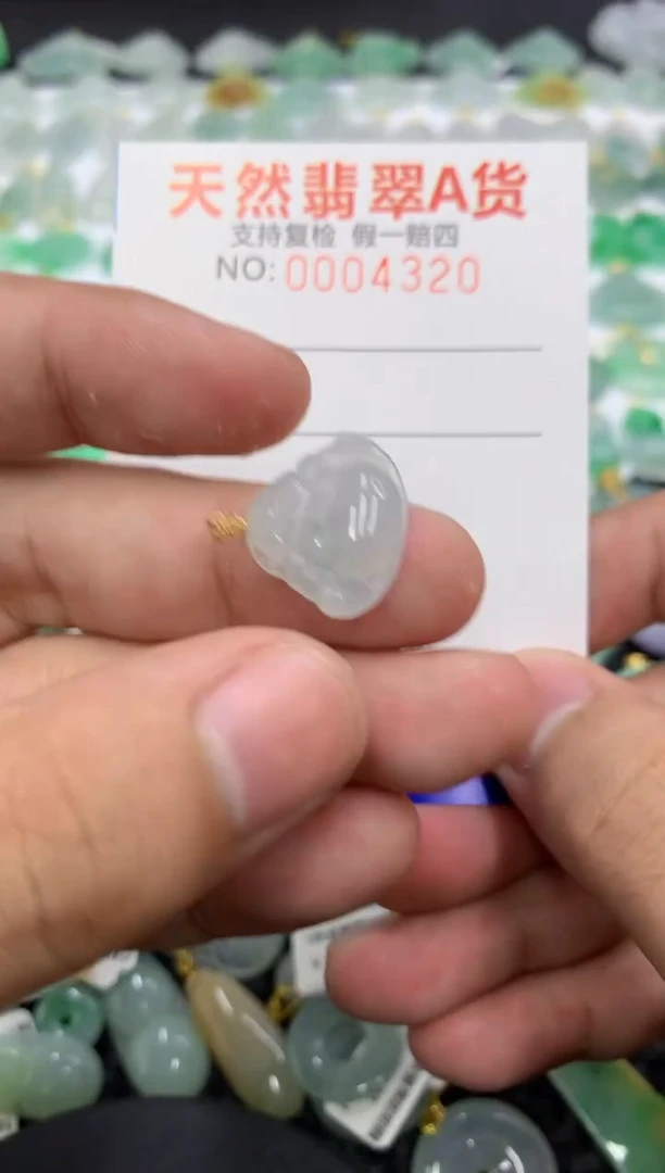 翡翠18K金镶嵌颈饰111111111111