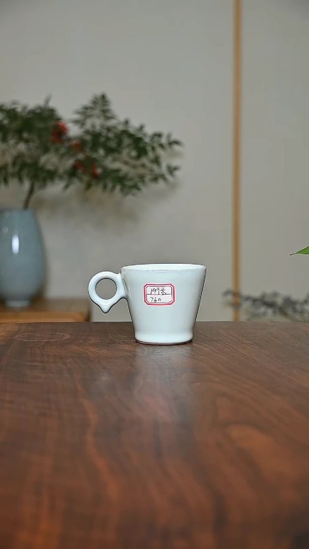 轩***轩76#咖啡杯+盒子 卵青釉 微瑕