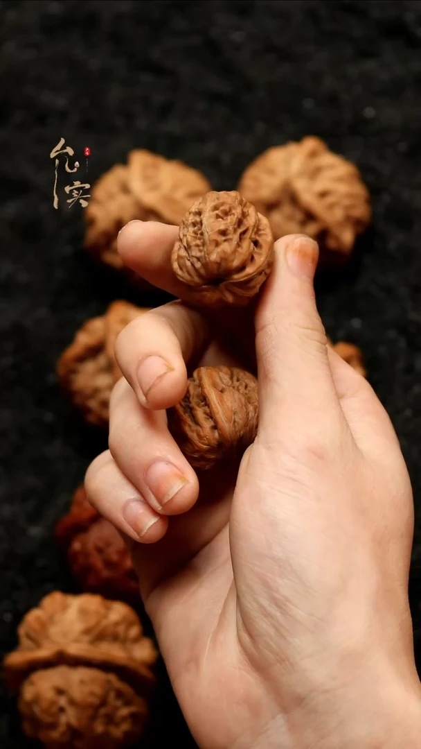 把件桃核神***脸元宝文玩核桃