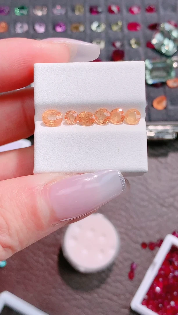 未镶嵌珠宝半成品石榴石（芬达石）3.36ct 6p