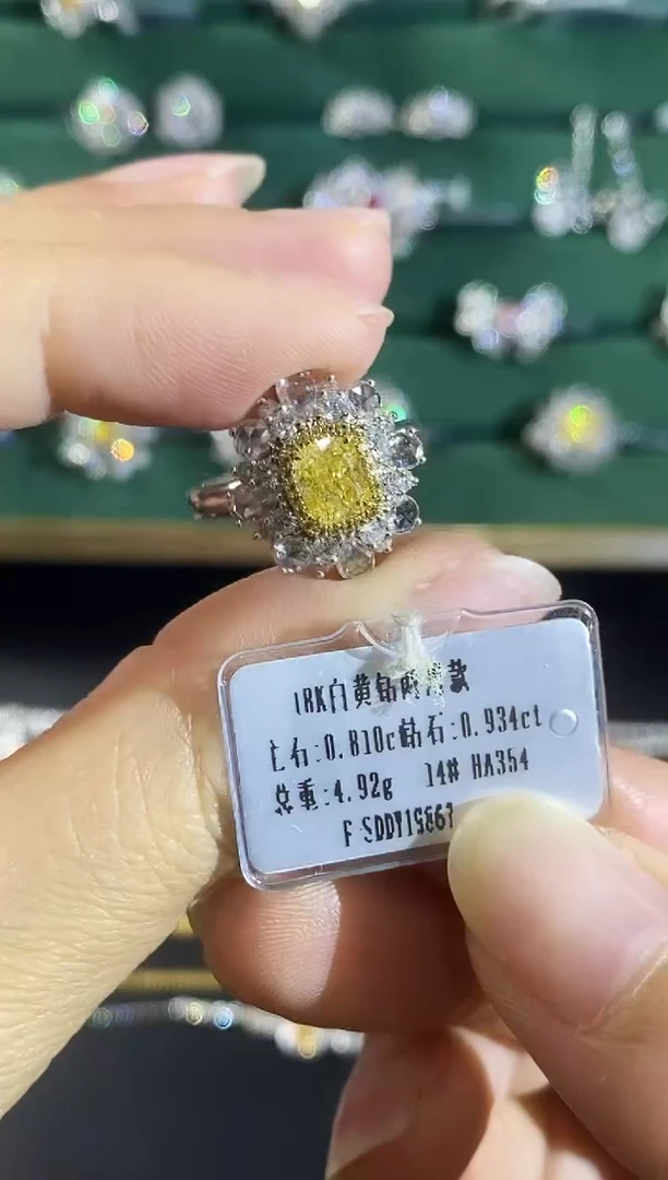 戒指18K金镶嵌钻石22