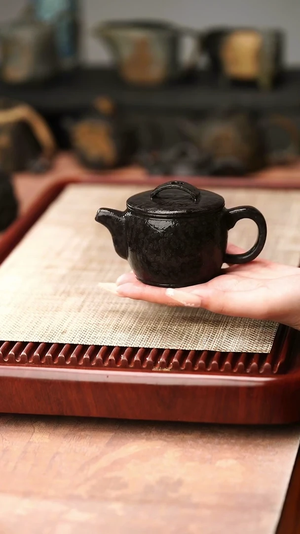 庄惠军老师作品冰碛岩重工雕刻薄胎凤鸣汉瓦壶