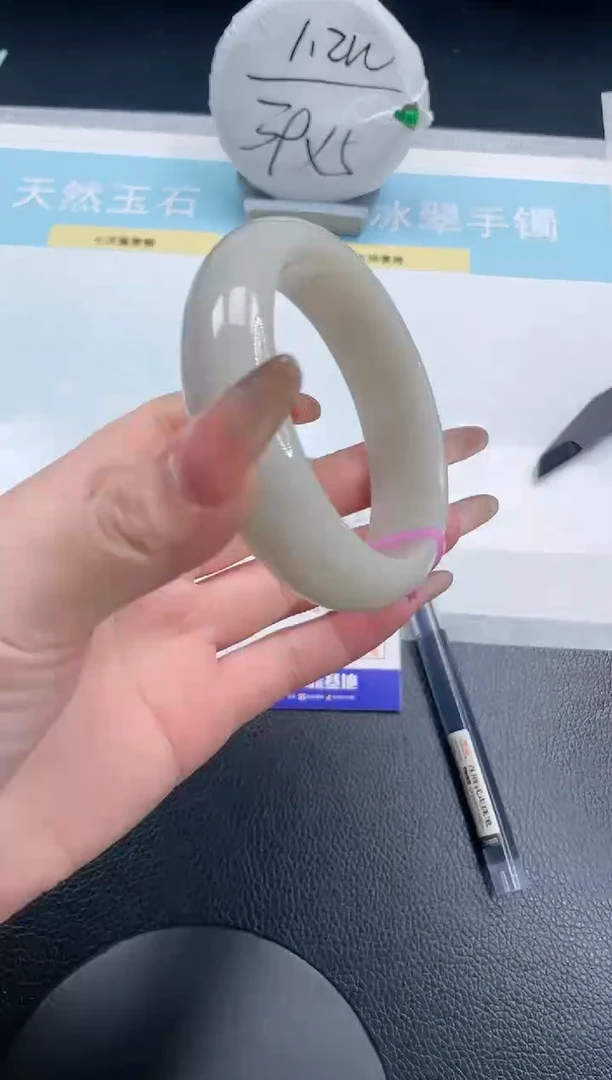 【闪购商品】石英质玉手镯未镶嵌7S172-61