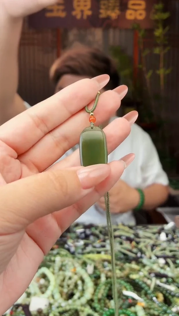 和田玉未镶嵌颈饰拍一发一