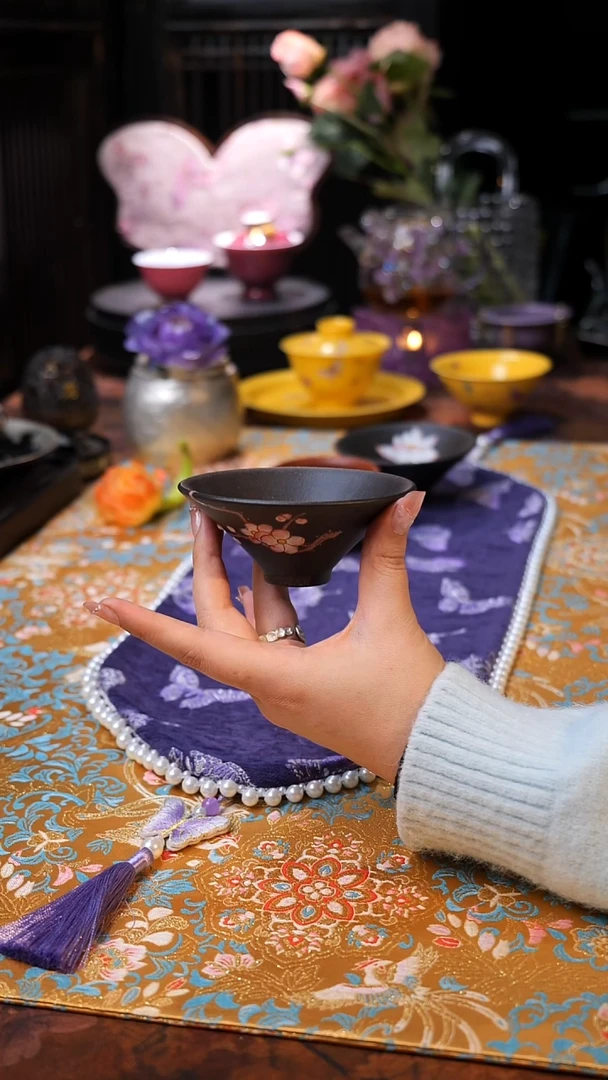 手绘梅花紫砂主人杯
