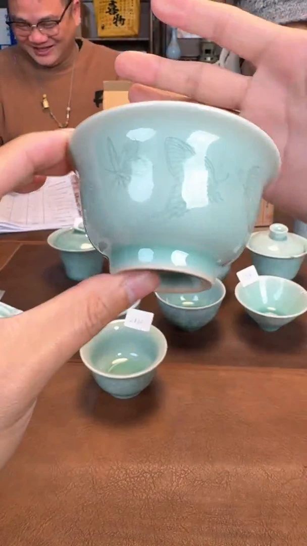 【闪购商品】瓷片@@粉青蝴蝶压手杯1721