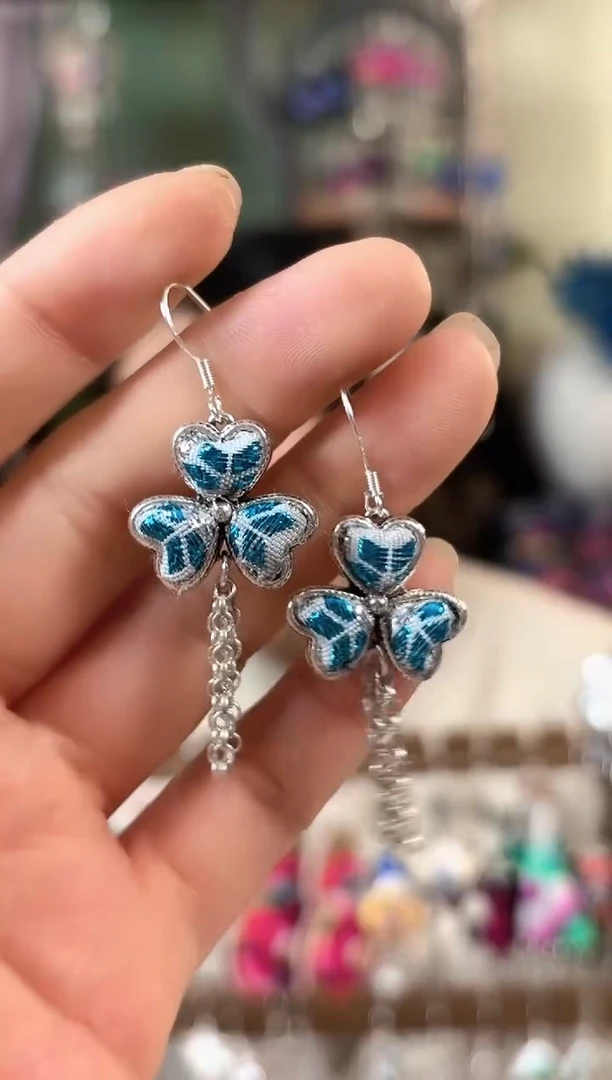 彩云南阁非遗老绣苗银饰品600