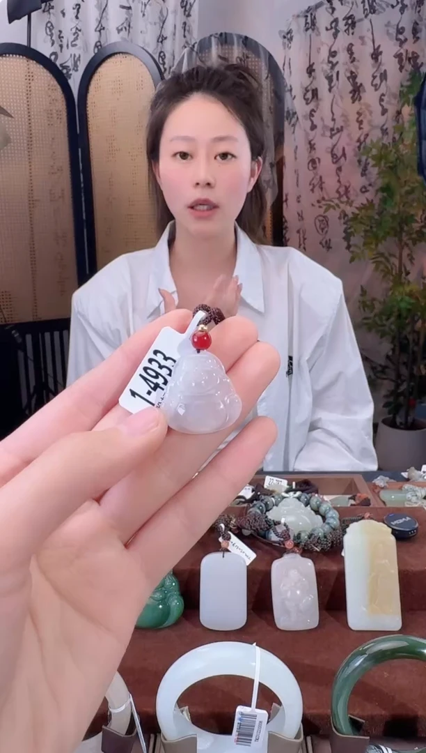 和田玉未镶嵌颈饰佛公 4933