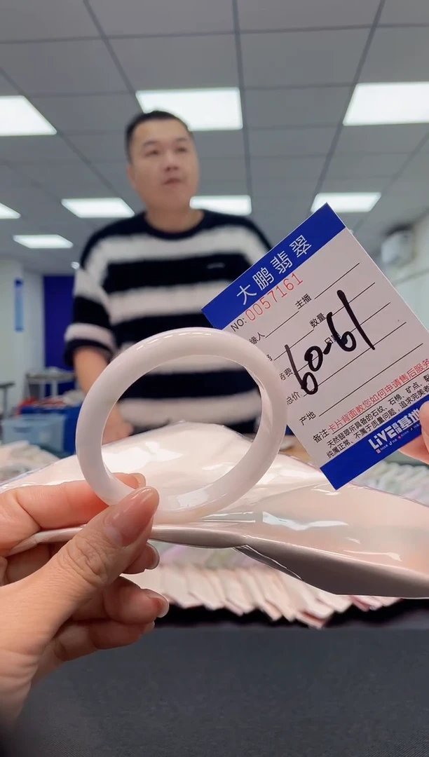 【闪购商品】翡翠手镯未镶嵌AAAAAAAAAA