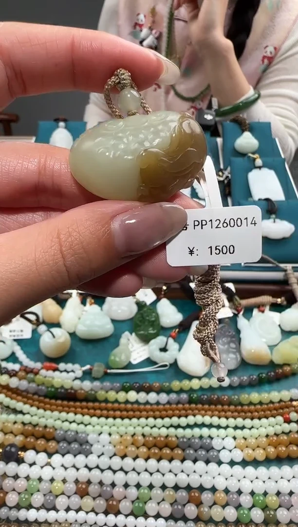 颈饰未镶嵌和田玉吊坠 PP
