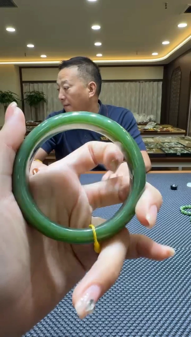 颈饰未镶嵌和田玉手镯60