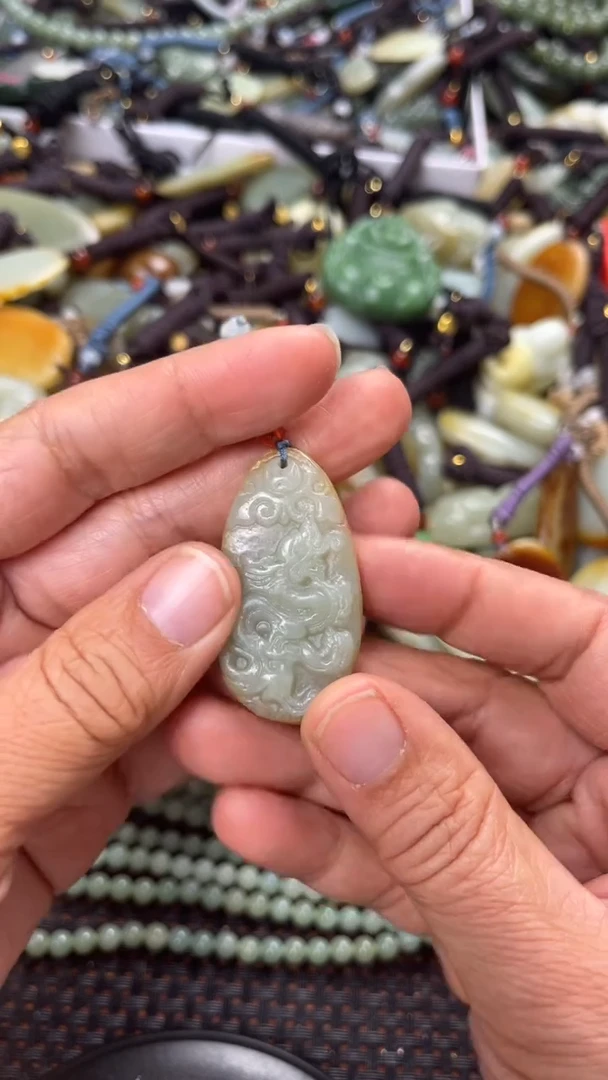 【闪购商品】和田玉颈饰未镶嵌多样性发货没有证书拍一发一有瑕