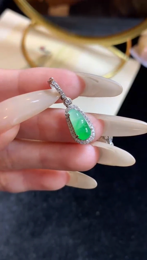 翡翠银S925镶嵌颈饰翡翠豆子