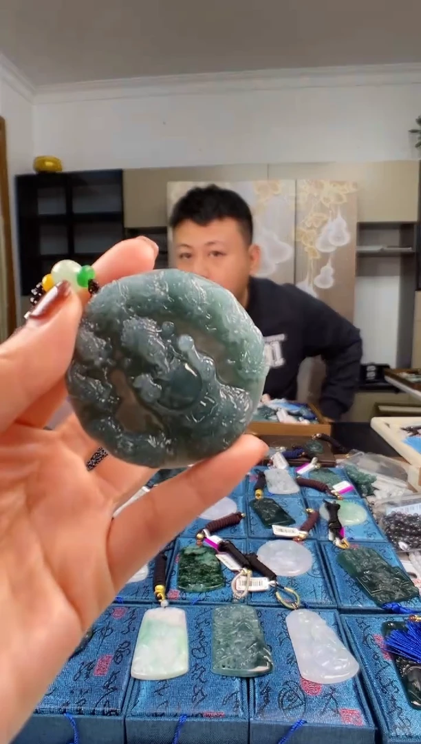 颈饰未镶嵌翡翠多样性发其一