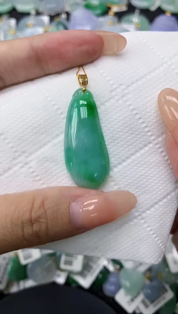 颈饰18K金镶嵌翡翠 11111111111