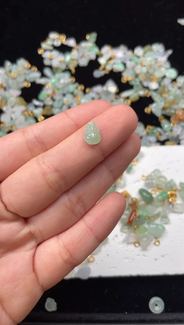 吊坠(不含链)银S925镶嵌翡翠一个   P421