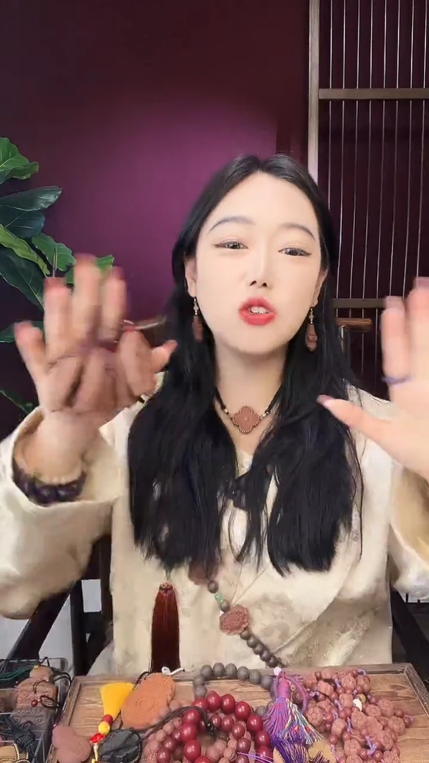 珠串奶檀龙涎佛牌