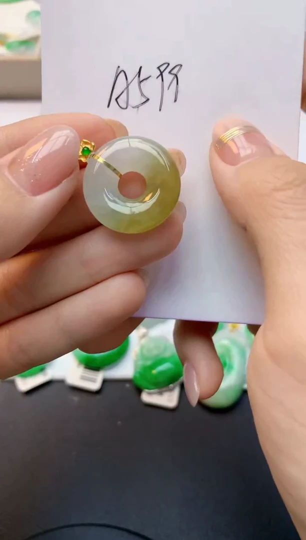 颈饰18K金镶嵌翡翠天然A货翡翠百元以上9元证书费自理