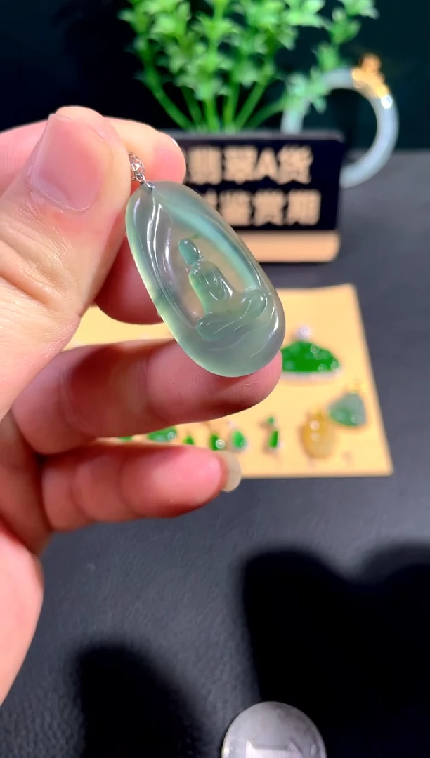 颈饰18K金镶嵌翡翠翡翠