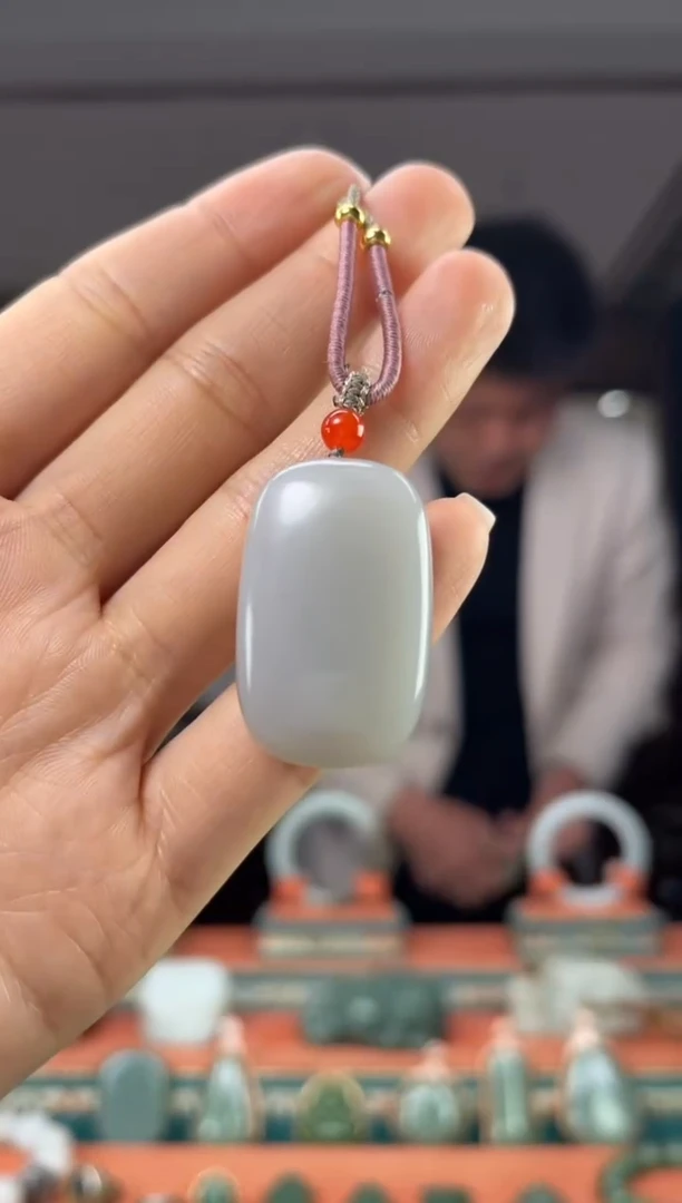 颈饰未镶嵌和田玉佩佩